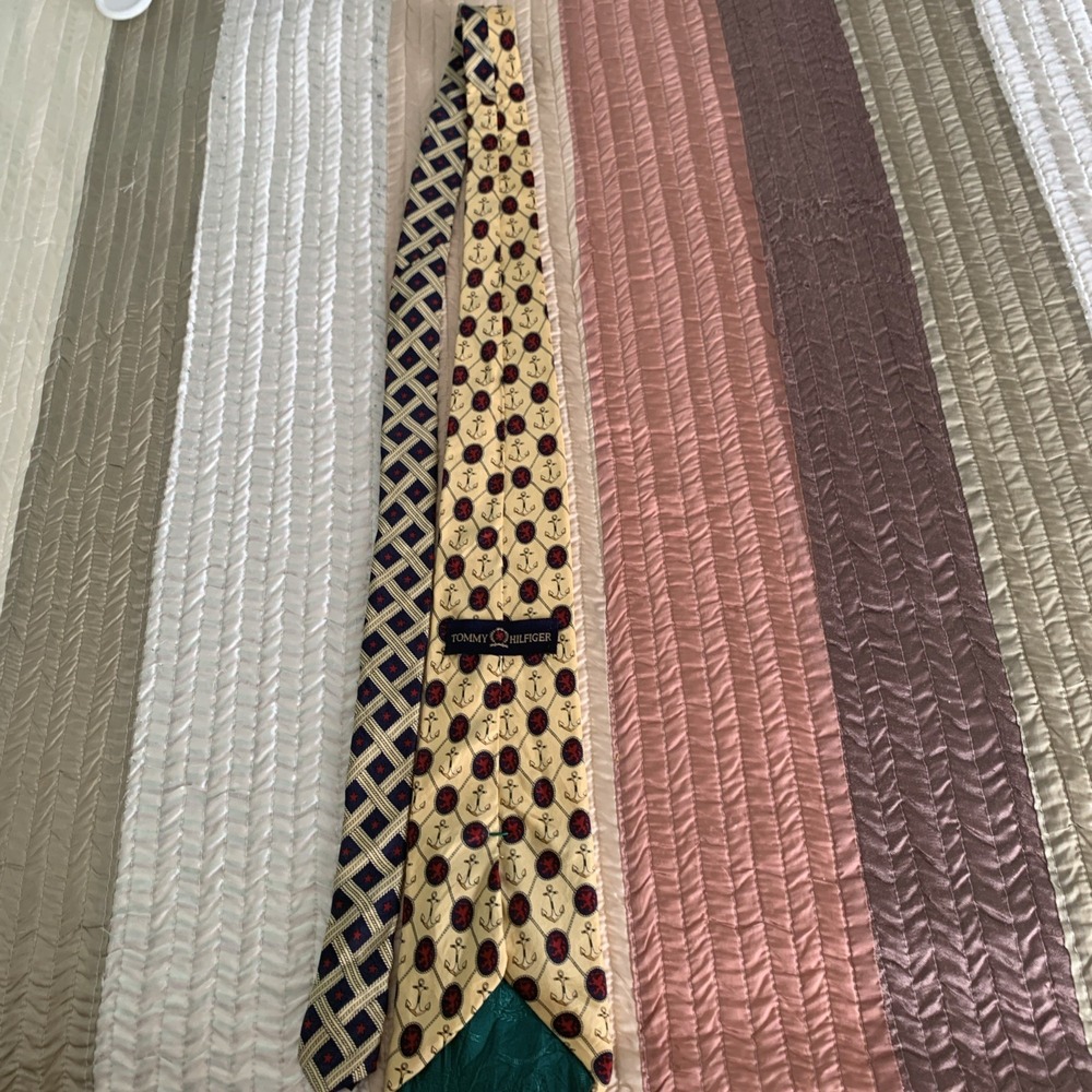 Tommy Hilfiger Nautical Lion Crest Italian Silk Tie Multicolor Pointed